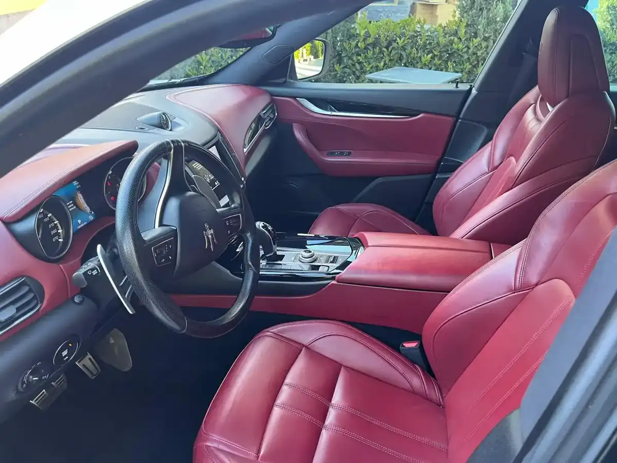 Cruscotto digitale Mercedes MBUX — NCC Taxi Falduto