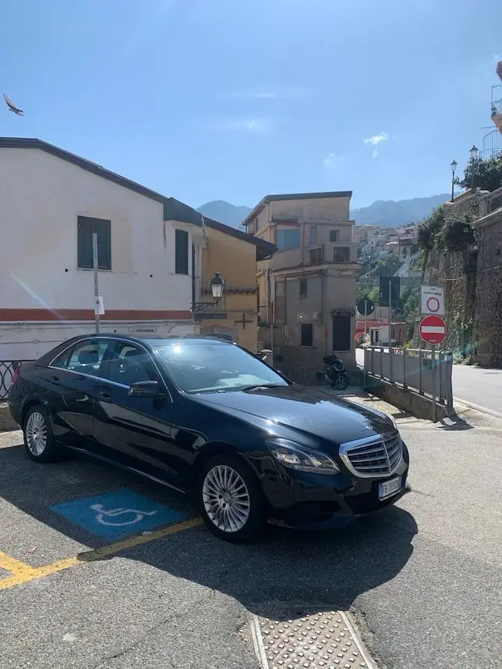 Mercedes Classe E — comfort sedili posteriori NCC Taxi Falduto