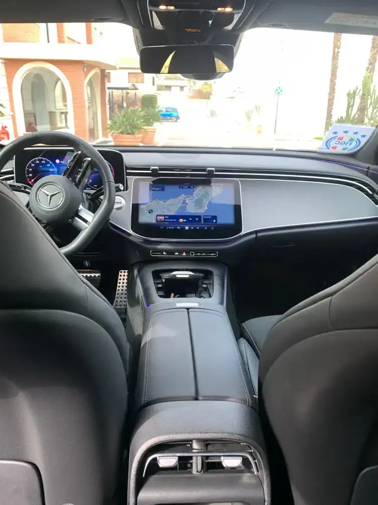 Mercedes Classe E Station Wagon — vano bagagli NCC Taxi Falduto