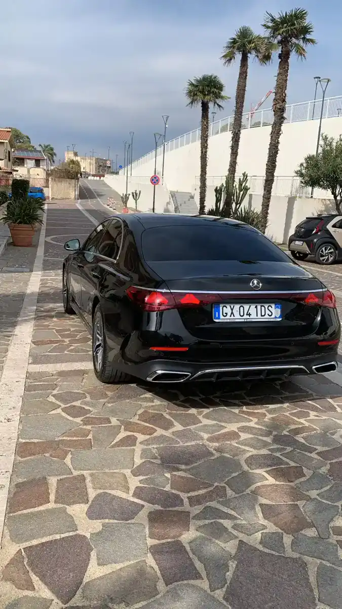 Mercedes Classe E — tettuccio panoramico NCC Taxi Falduto