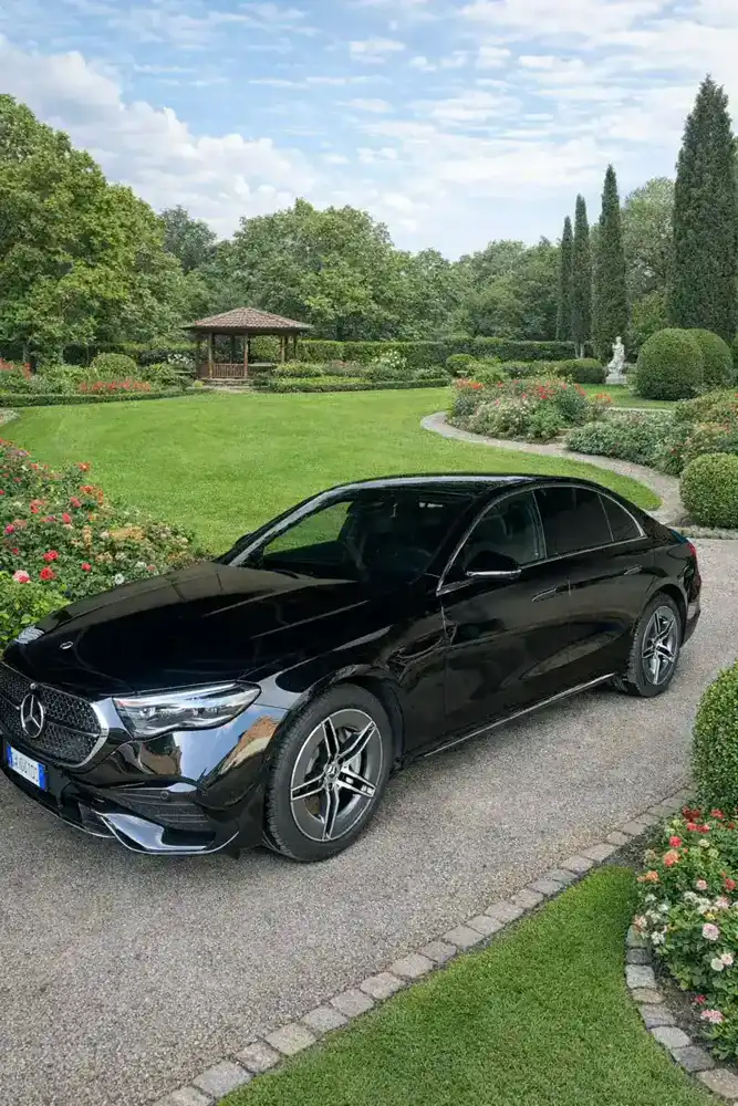 Mercedes Classe V — dettaglio sedili in pelle NCC Taxi Falduto