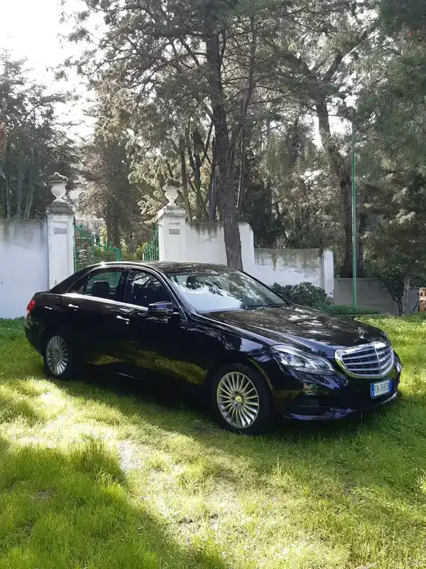 Mercedes Classe V Nero — van premium per trasferimenti di gruppo NCC Taxi Falduto